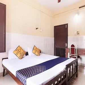 Spot On 60665 Royal Tourist Hotel